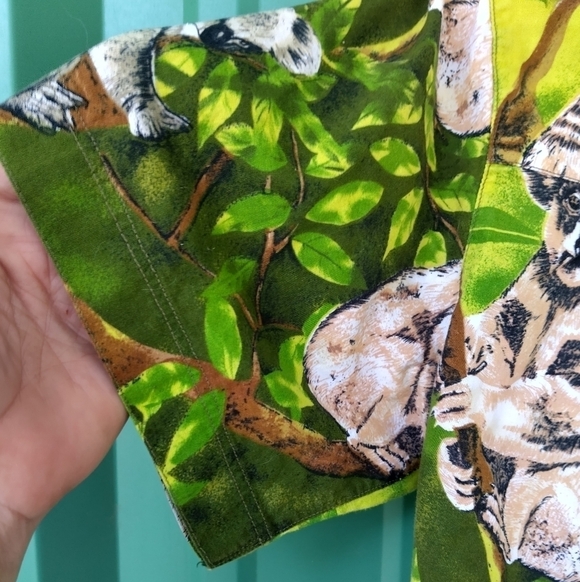 Women's Green Koala Bears Button Up Shirt Size Small Hawaiian Hawaii - Picture 10 of 14